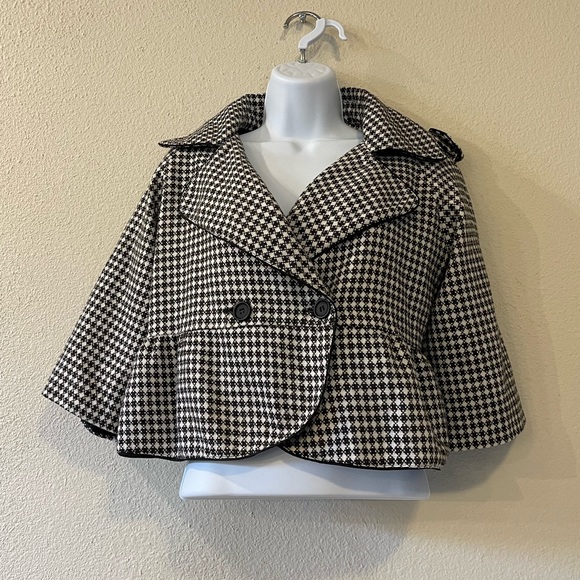 Folded & Hung Black and White 3/4 Sleeve Crop Jacket Size Small - Picture 1 of 9
